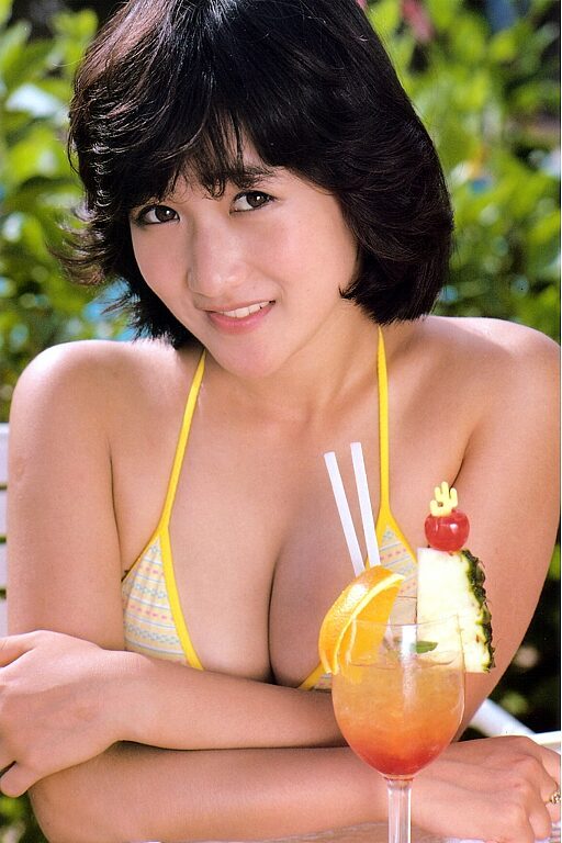 岡田有希子 ビキニ グラビア