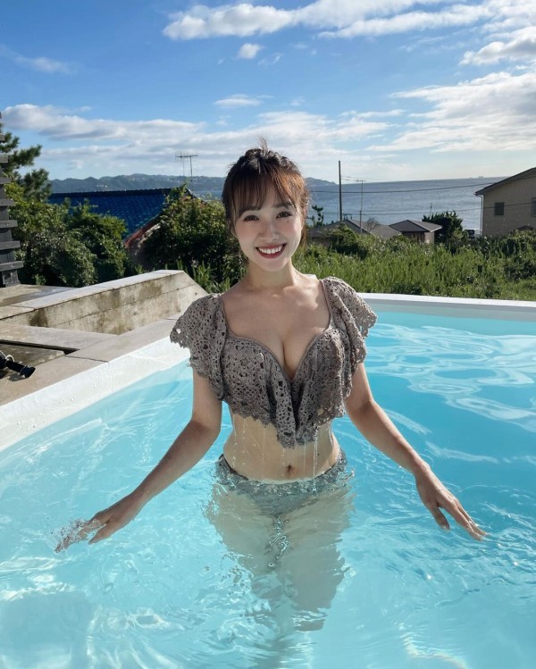 前田希美 水着